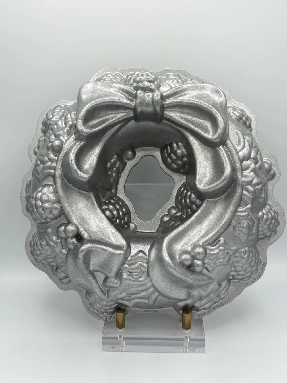 Nordic Ware Holiday Wreath Bundt Cake Pan #921 USA Cast Aluminum
